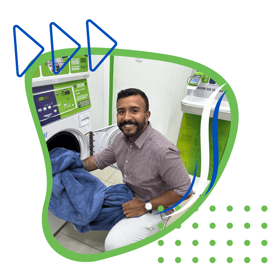 Cliente feliz na Laundromat